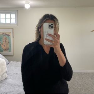 Black 100% cashmere sweater with collar and 3/4 length sleeve